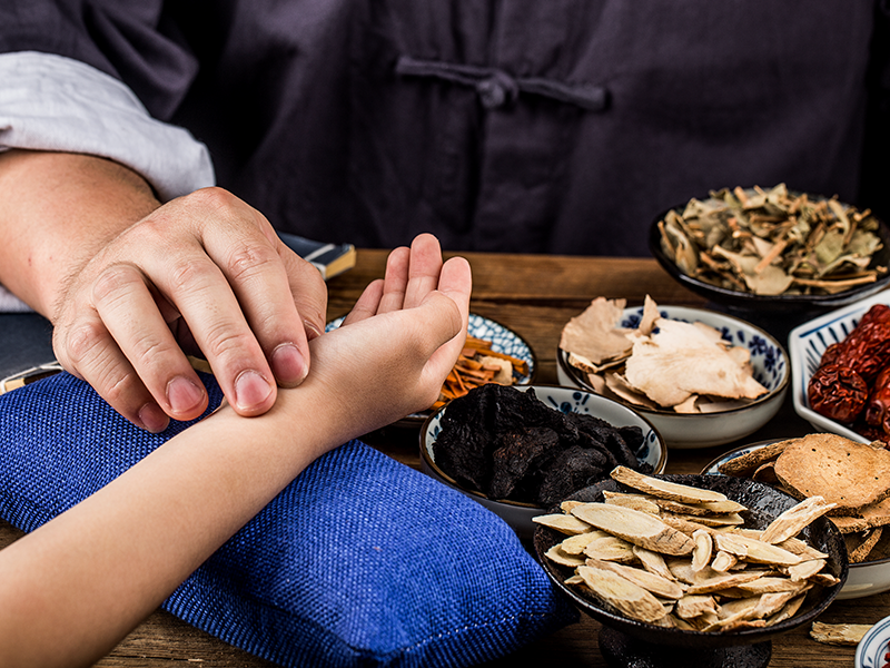 Y HỌC CỔ TRUYỀN - KHÔI PHỤC CÂN<br>BẰNG CƠ THỂ & ĐẨY LÙI BỆNH TẬT