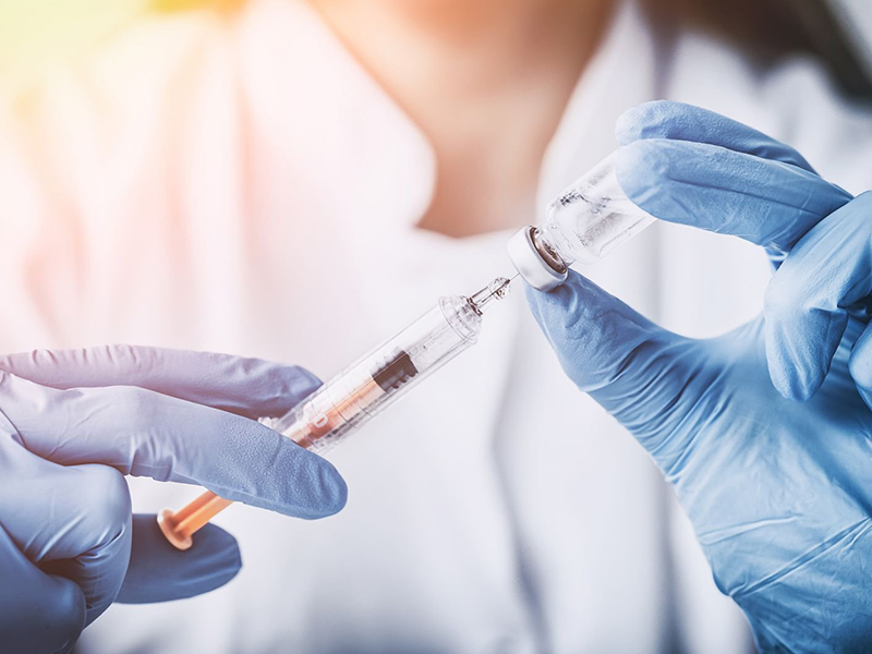 TIÊM CHỦNG VACCINE<br>LÁ CHẮN TOÀN DIỆN CHO SỨC KHỎE