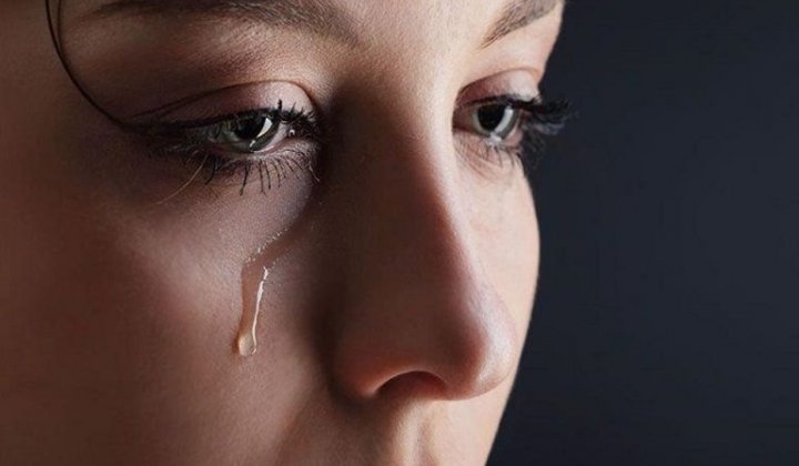 Vì sao mổ mắt cận xong khóc? Lưu ý cần tránh để vết mổ nhanh lành